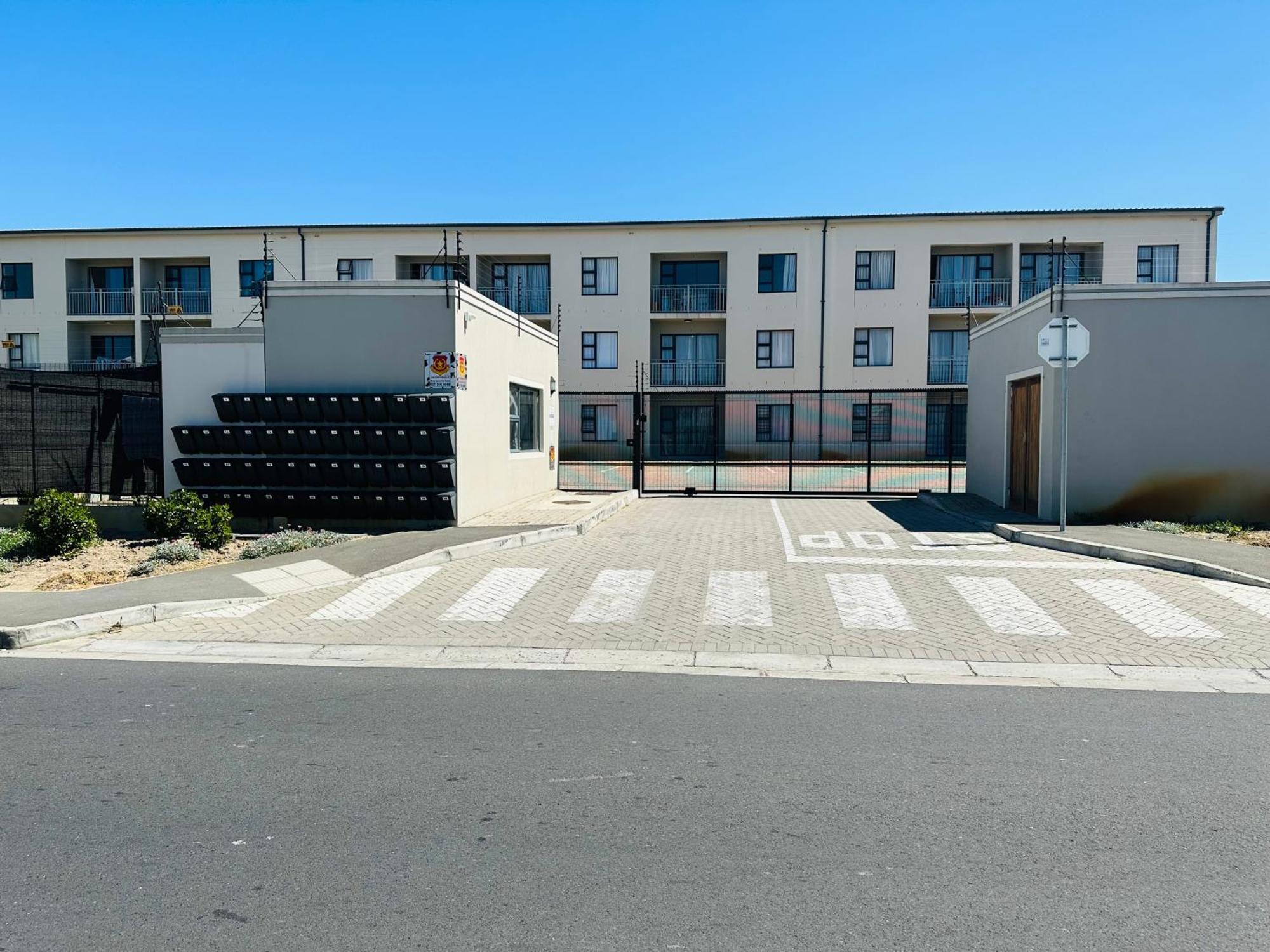 Apartment Delightful Retreat In Parklands,cape Farms,cape Town *